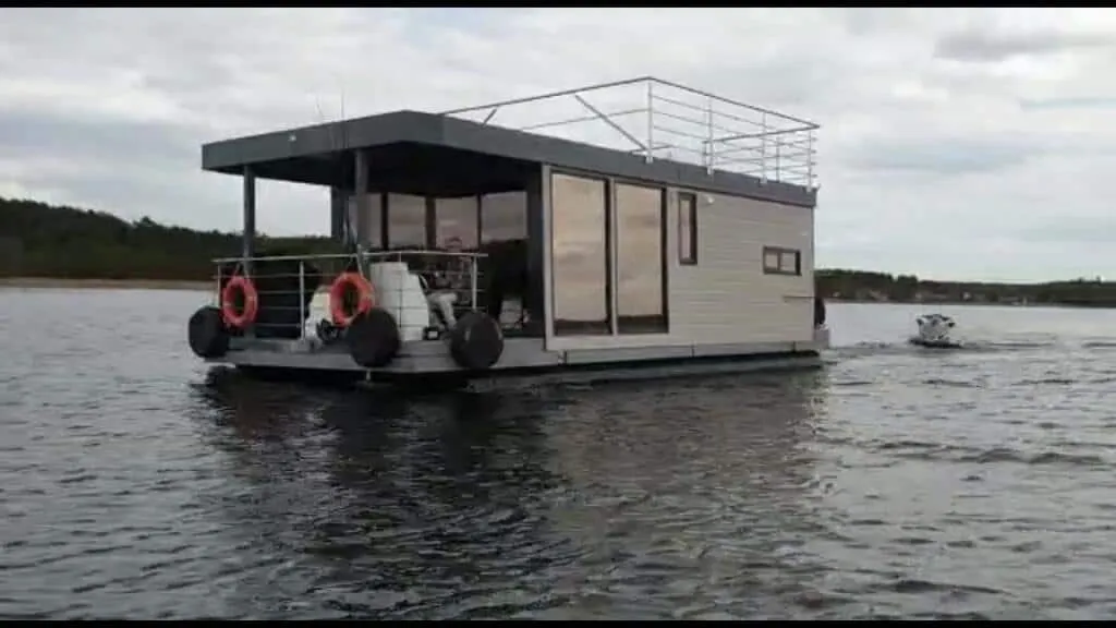 HAUSBOOT