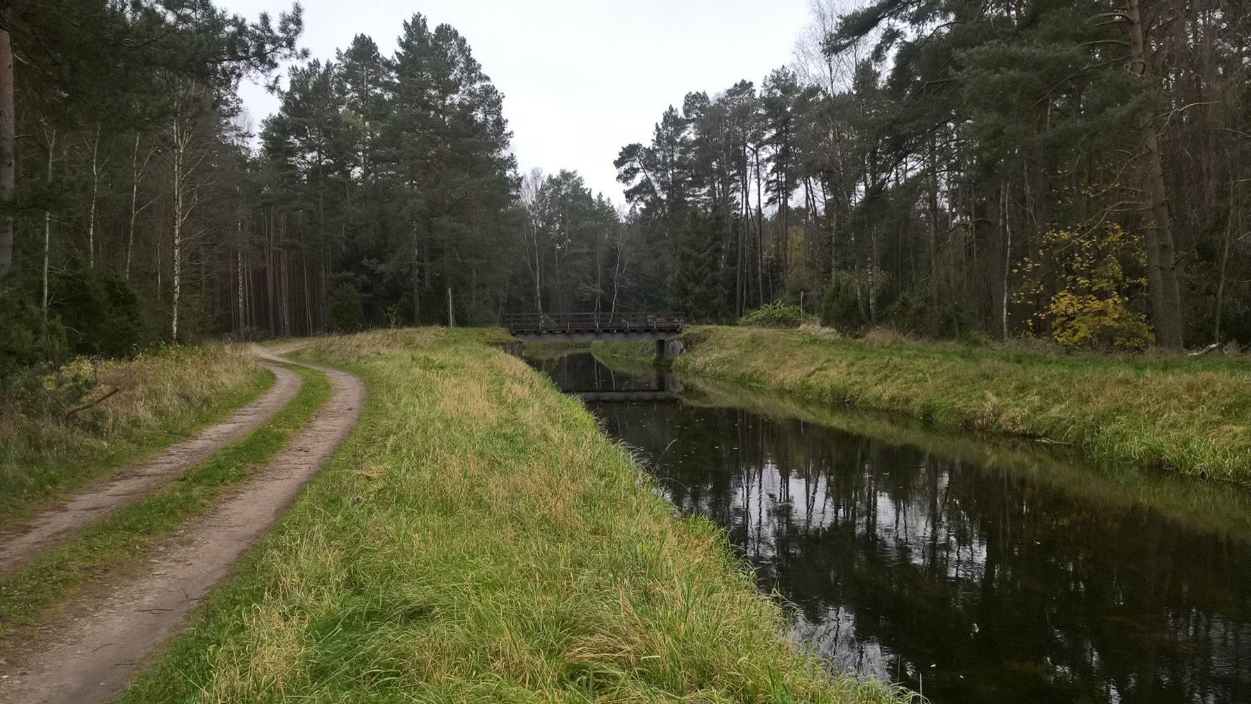 Mostek nad kanałem w okolicy Rytla